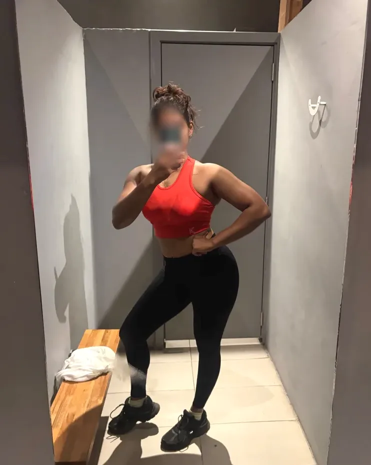 Amira, 28
