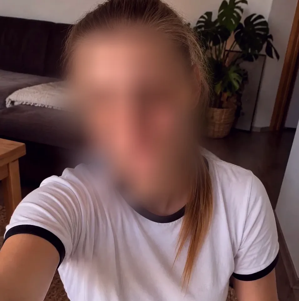 Daniela, 21