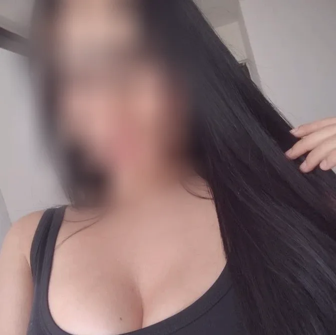 Larissa, 28
