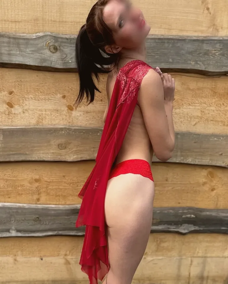 Nadine, 29