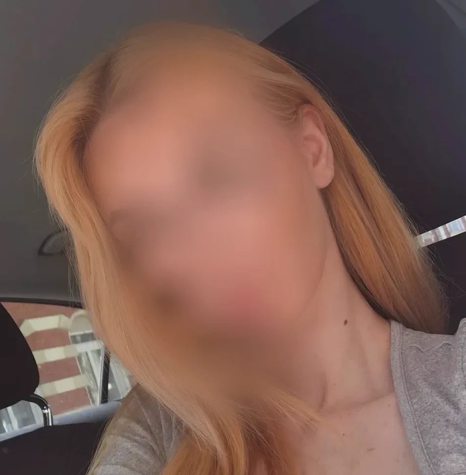 Sandra, 20
