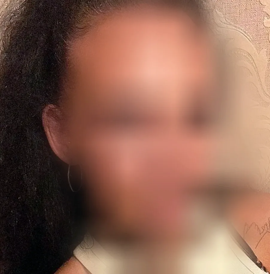 Sina, 38